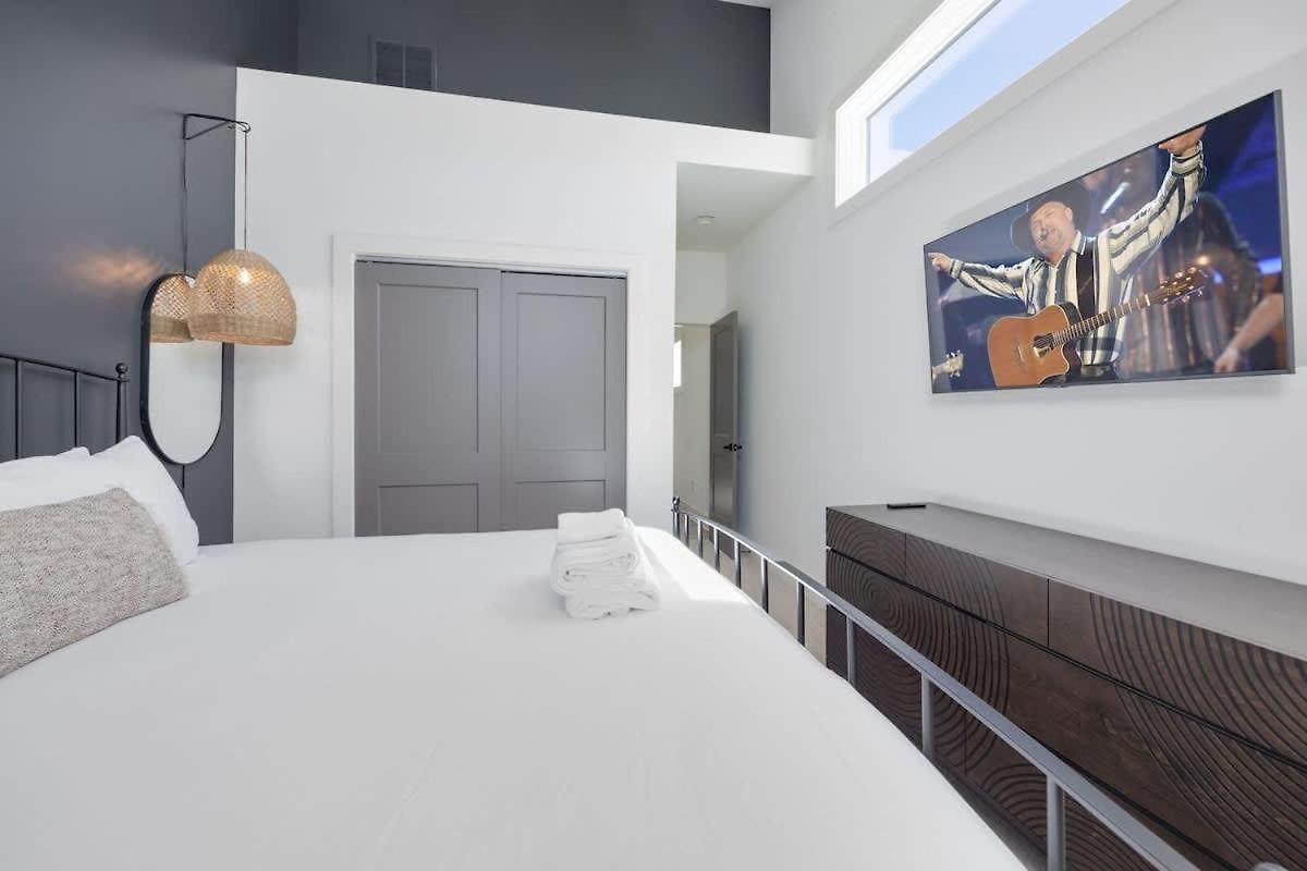 Enchant - Stunning Views - Modern Luxe Holiday home Nashville