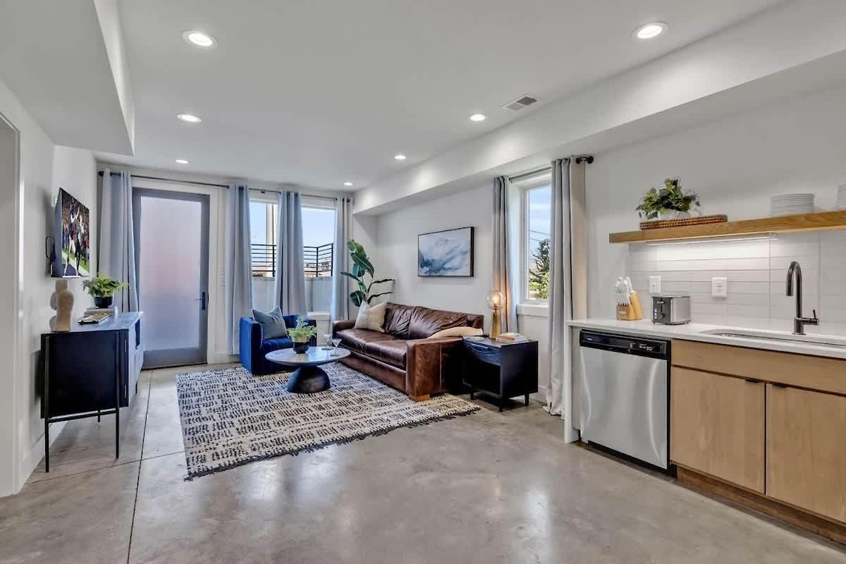 Enchant - Stunning Views - Modern Luxe Holiday home Nashville