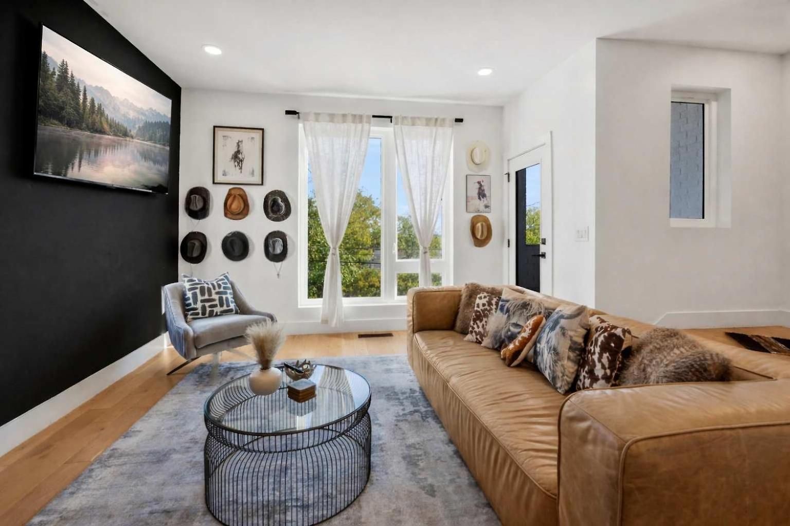 Spacious - 2 Homes, 15 Guests *