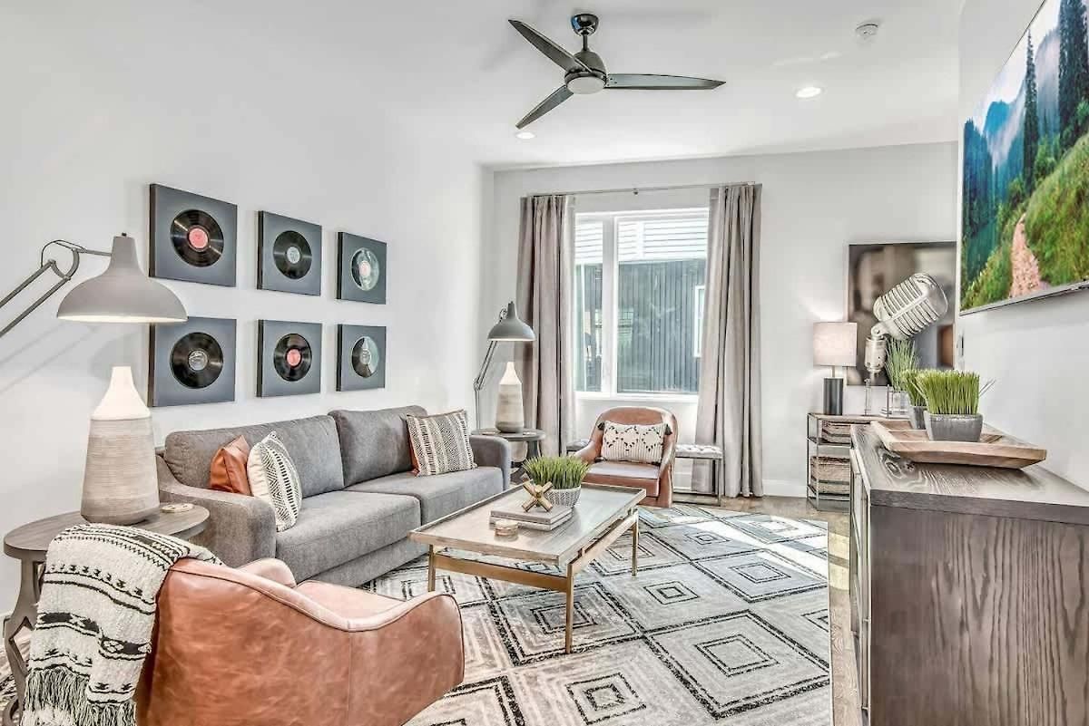 Two Large Homes Minutes To Downtown Nashville