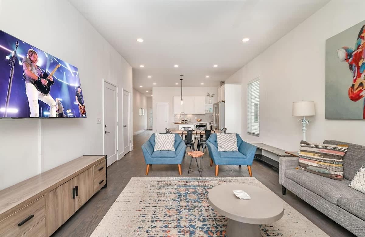 Jade - Private Patio And Balcony - Near Germantown *