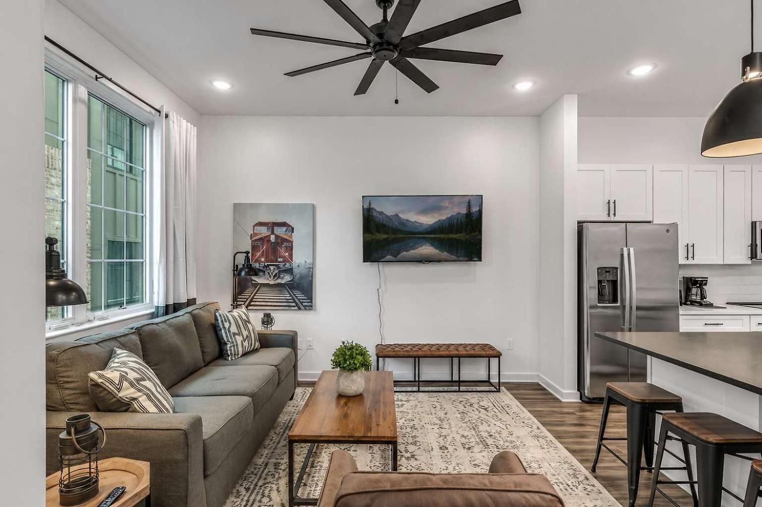 Highland Station - Private Rooftop - Sleeps 14
