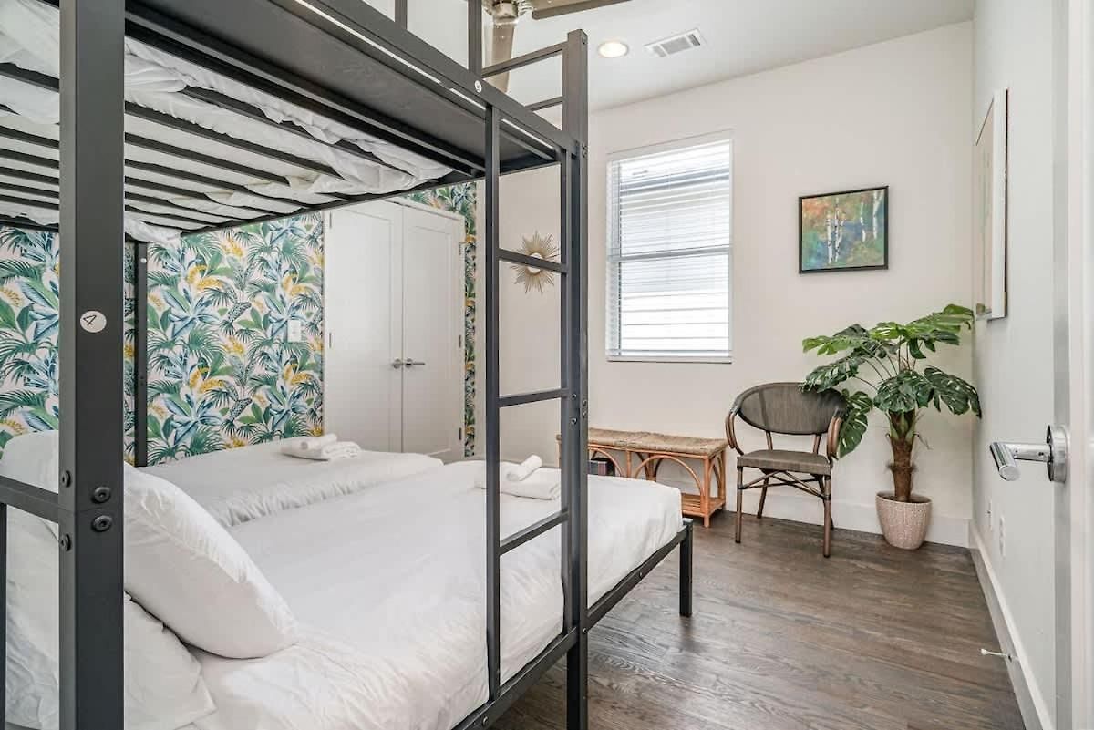 Heights-sleeps 12-in Cumberland Heights *