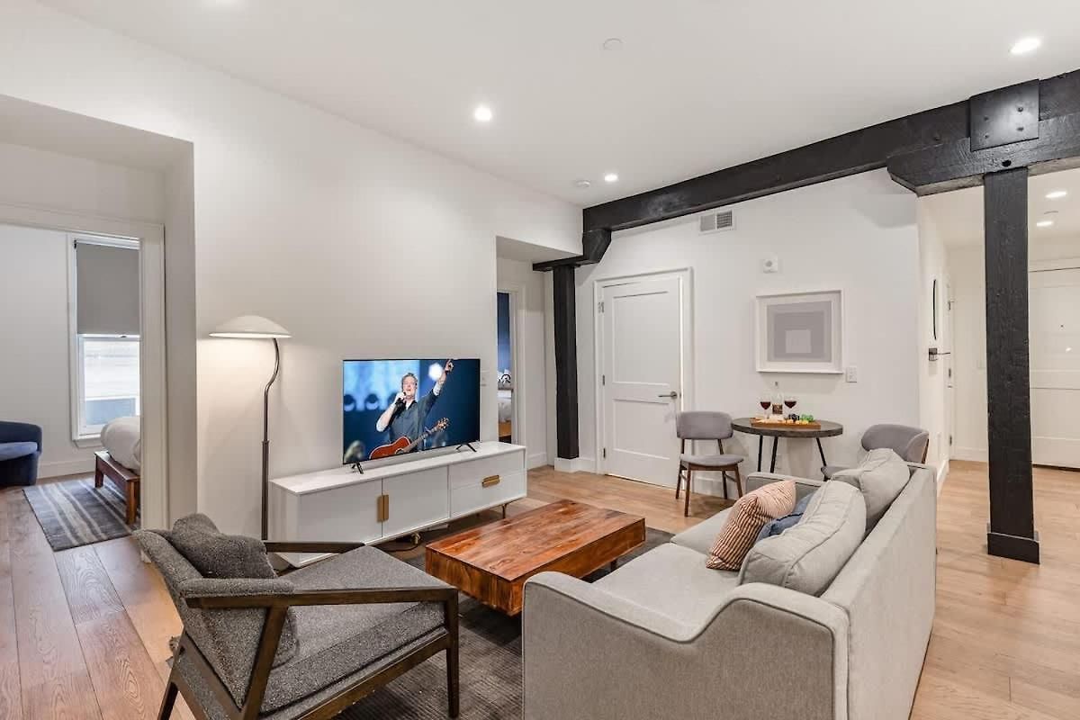 Holiday home The Saddlery-frequency-2 Units-walk 2 Broadway