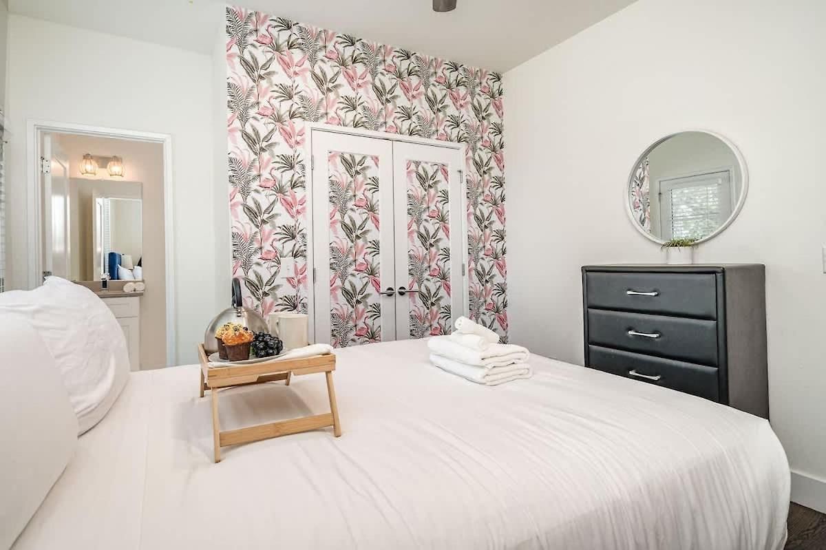 Heights-sleeps 12-in Cumberland Heights Holiday home *