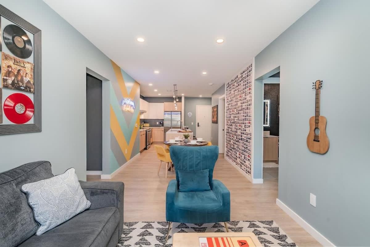 Hyve - Neon Lights - Pool & Gym - Walk To Broadway Holiday home *