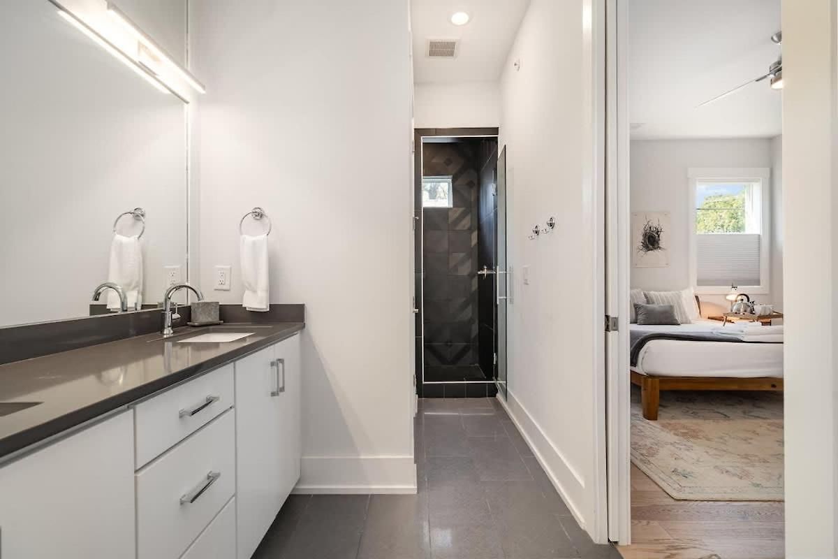 Holiday home The Acklen-private Balcony-4 Mins To Broadway