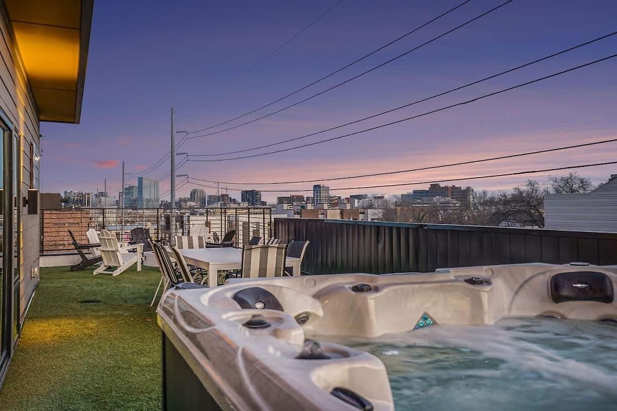 Sunset-expansive Patio & Hot Tub-mins To Broadway