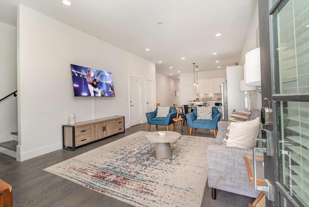 Double Time - Ping-pong Table - Mins To Germantown *