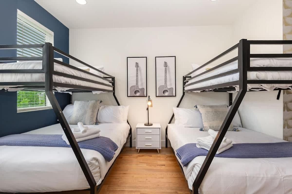 Riff & Rest - 2 Stylish Homes - Mins To Germantown Holiday home *