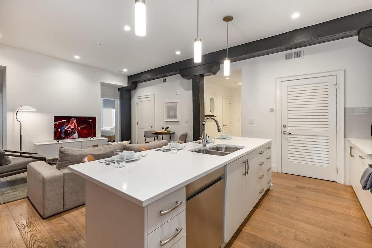 Holiday home The Saddlery-tracklist-2 Units-walk To Broadway Nashville