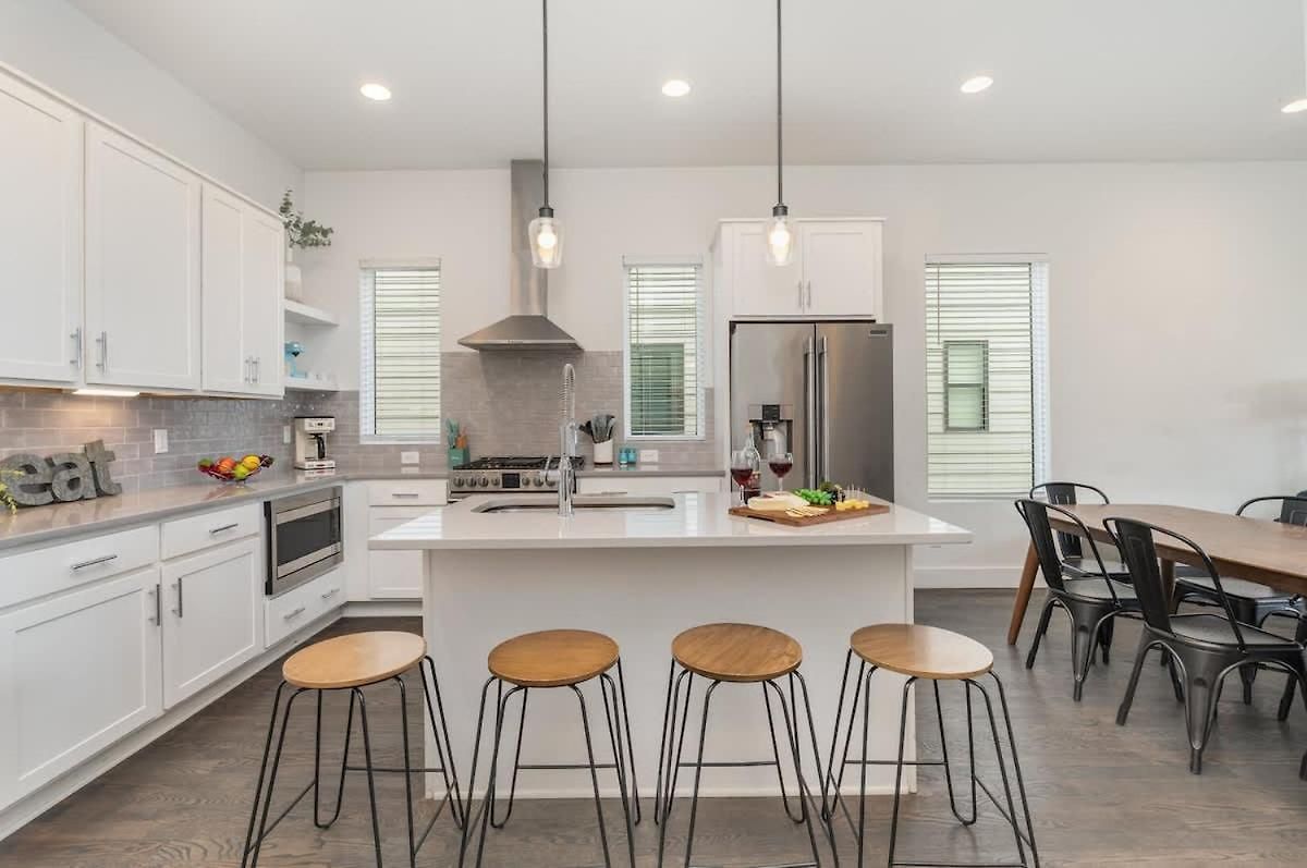 Double Time - Ping-pong Table - Mins To Germantown Holiday home *