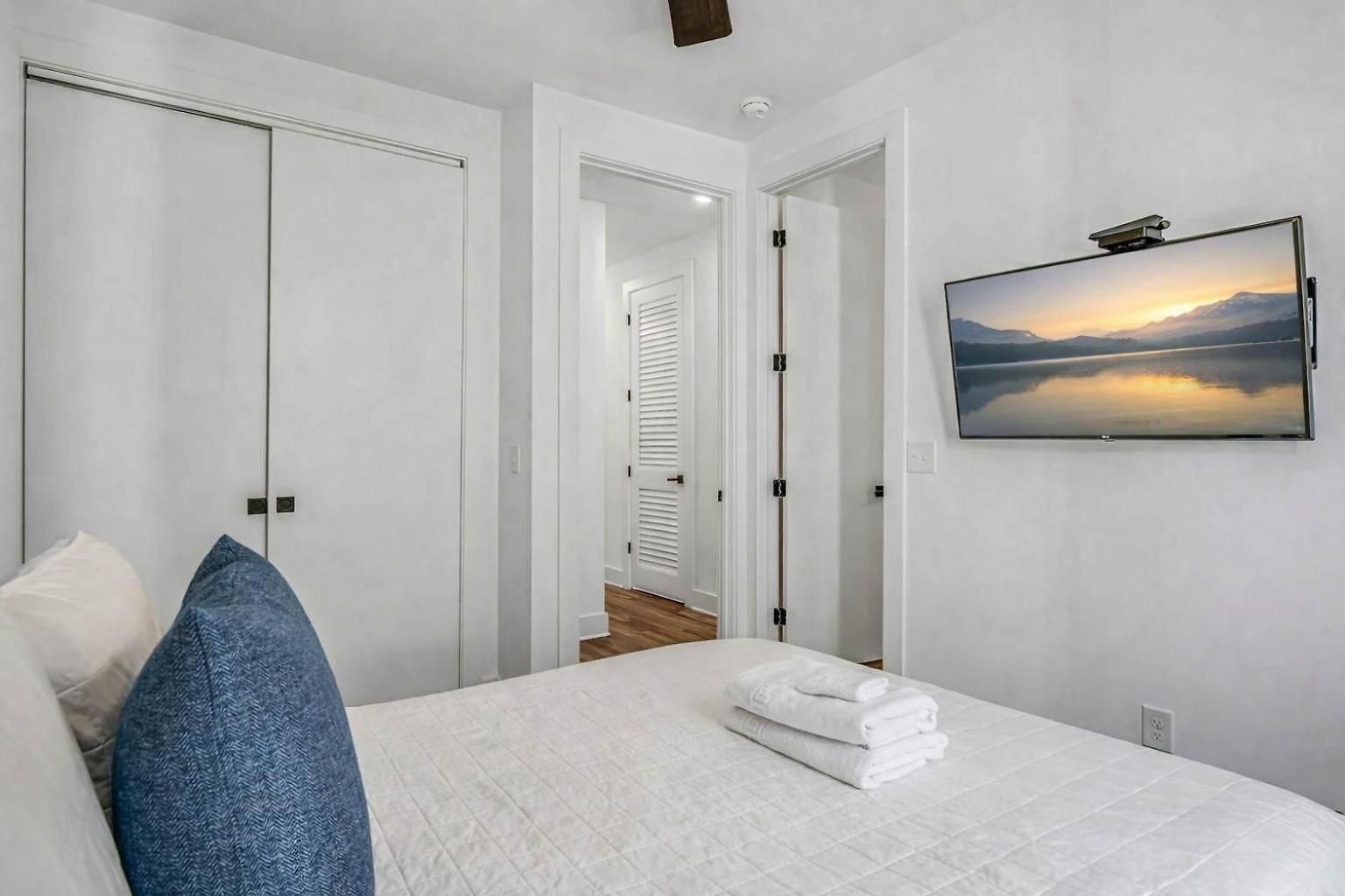 Spectacular Double Rooftop 7 Mins To Broadway Holiday home *