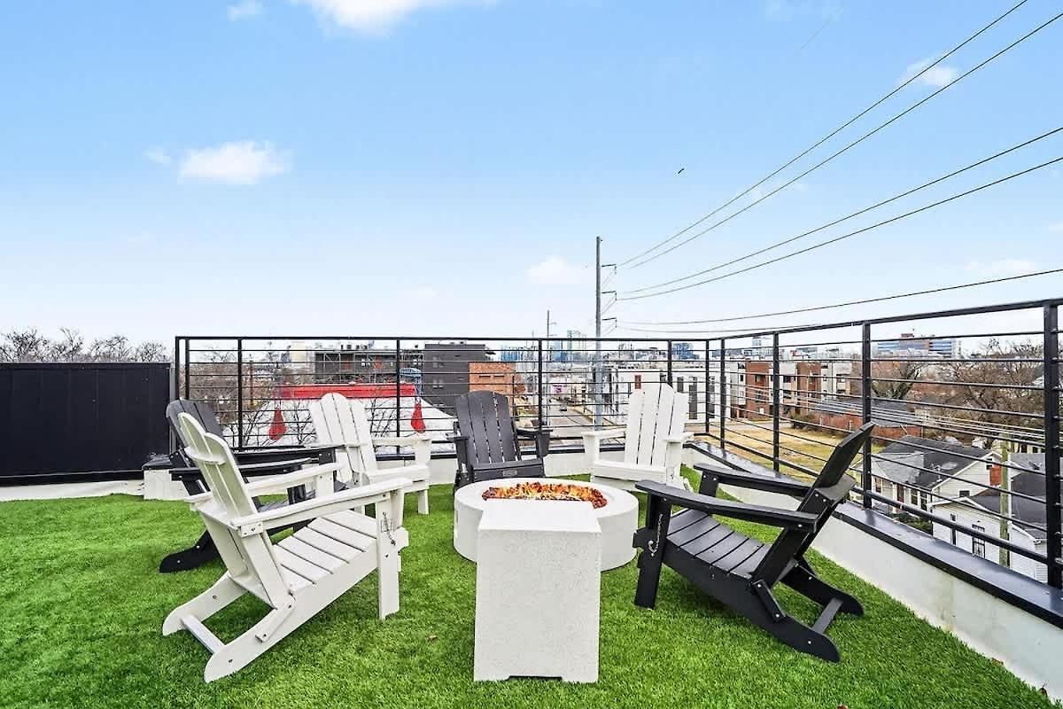 Holiday home Sunset-expansive Patio & Hot Tub-mins To Broadway