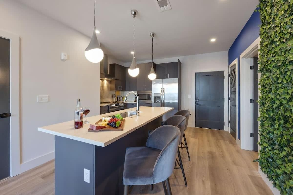Twin Notes - Odyssey - 2 Units - Mins To Broadway Nashville