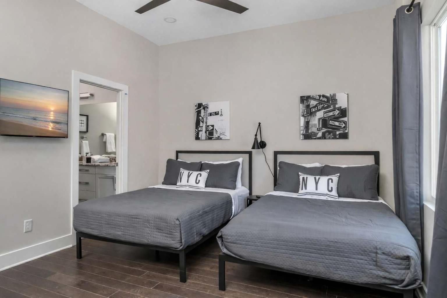 Brand New Side By Side Homes - Sleeps 24 Guests