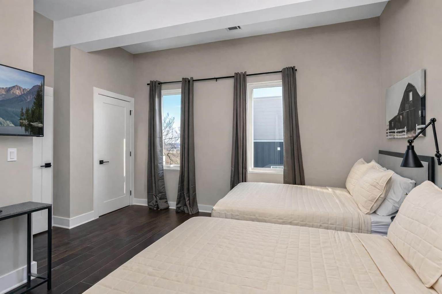 Holiday home Brand New Side By Side Homes - Sleeps 24 Guests Nashville