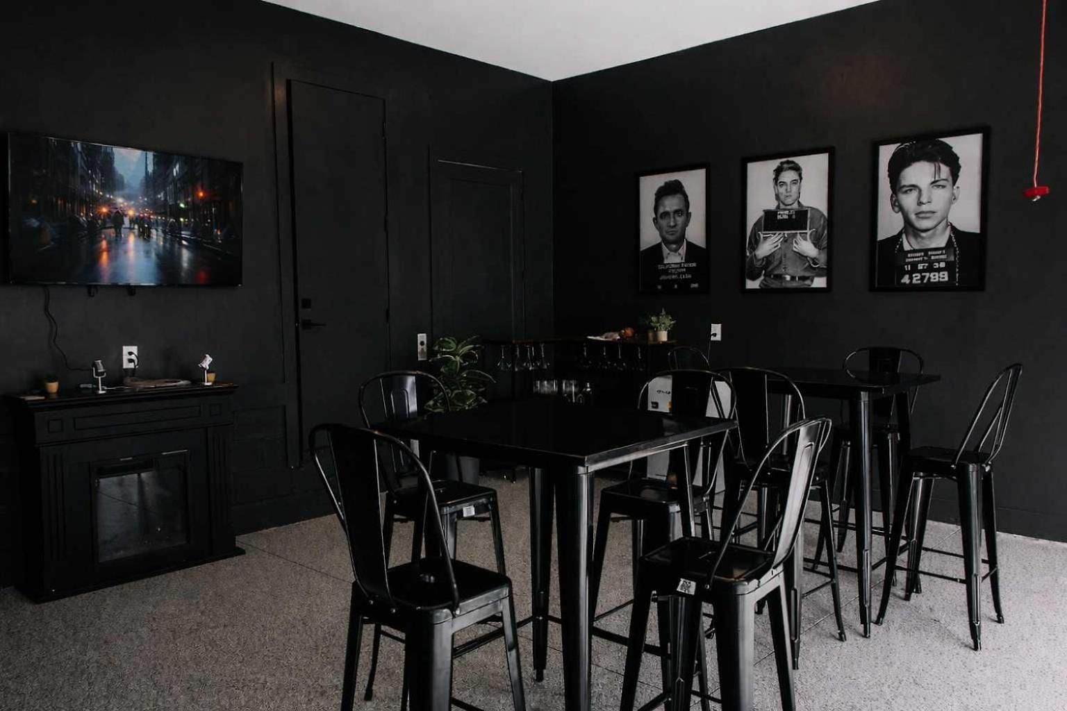 Side-by-side Homes With Hot Tubs - Sleeps Over 20 Guests Holiday home Nashville