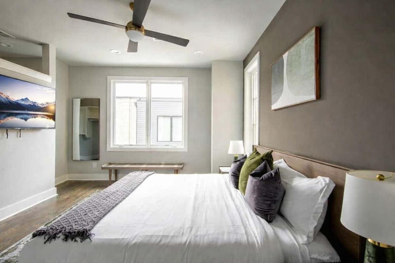 Holiday home West End Luxe - Outdoor Patio And Rooftop Views