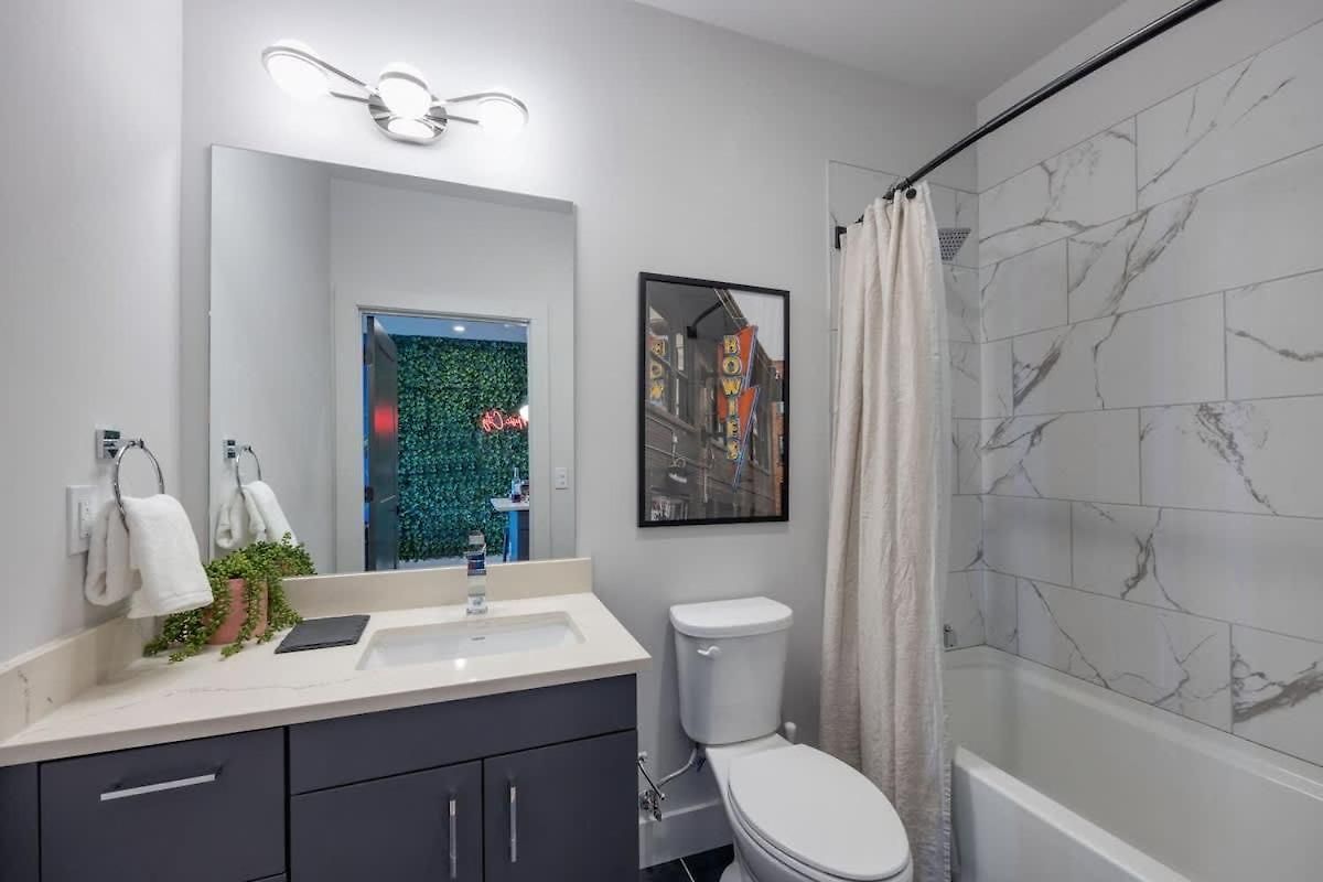 Twin Notes - Odyssey - 2 Units - Mins To Broadway Holiday home Nashville