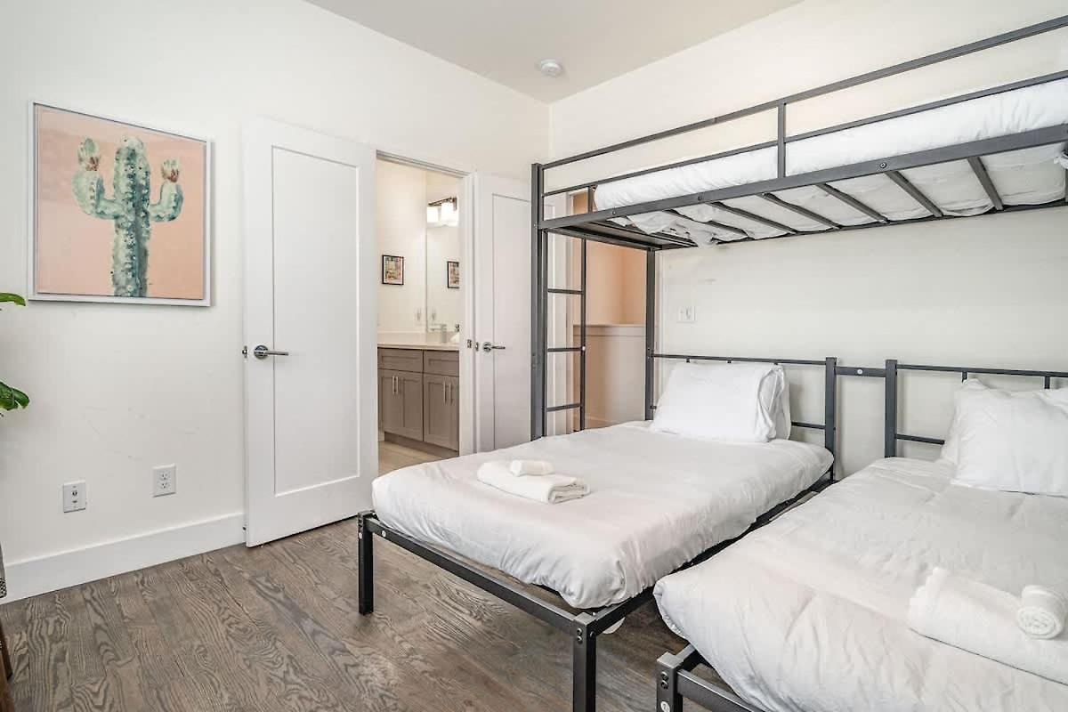 Holiday home Riff & Rest - 2 Stylish Homes - Mins To Germantown *