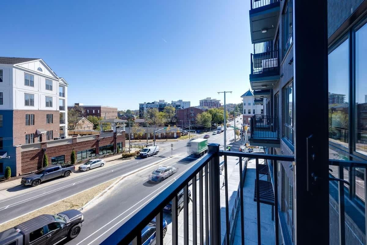 Twin Notes - Odyssey - 2 Units - Mins To Broadway Nashville