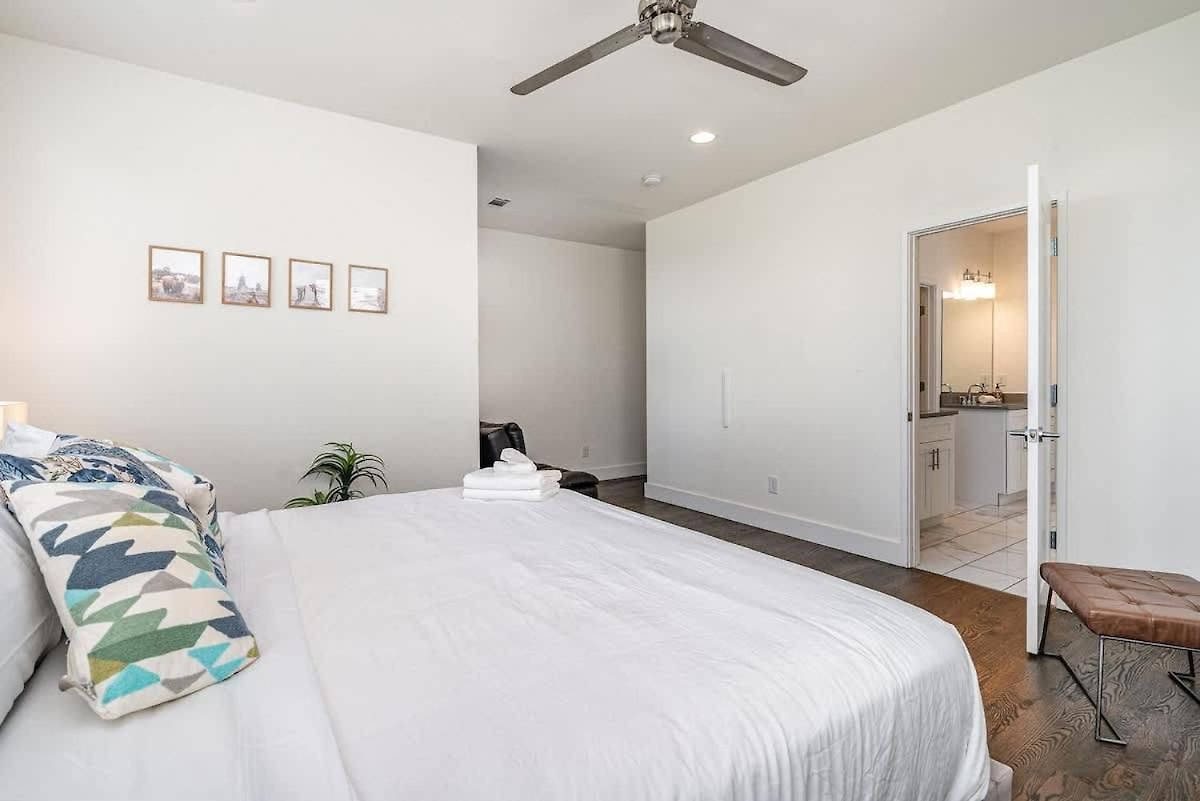 Holiday home Hurst House - 4 Stylish Homes - Mins To Germantown *