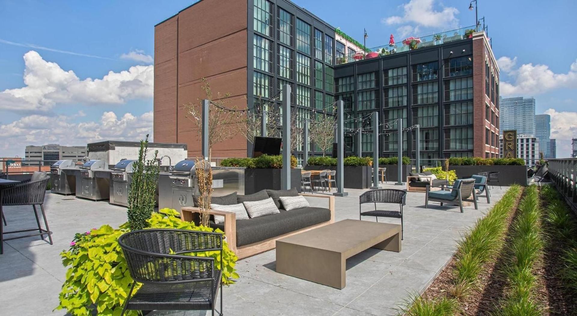 Landing Amazing 2bd Pool Rooftop Lounge Apartment