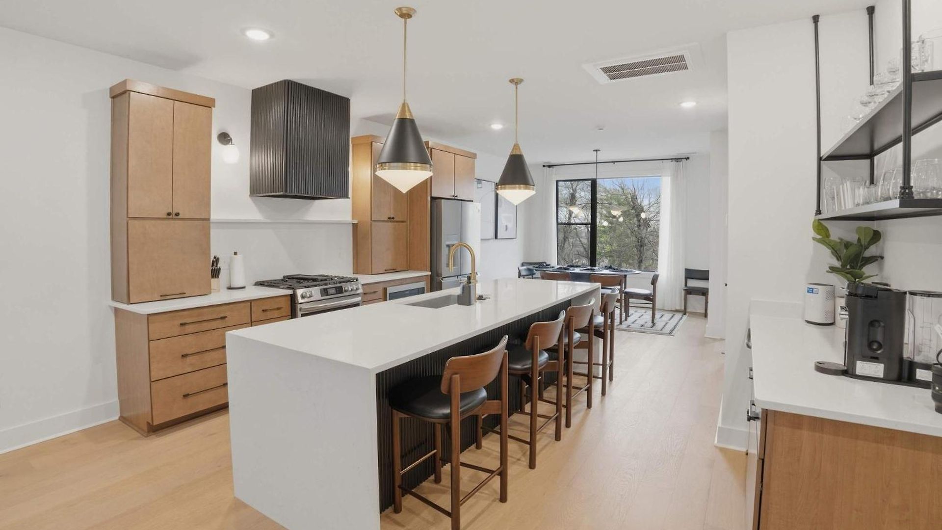Apartment New Stylish Nash Townhouse W Hot Tub & Rooftop