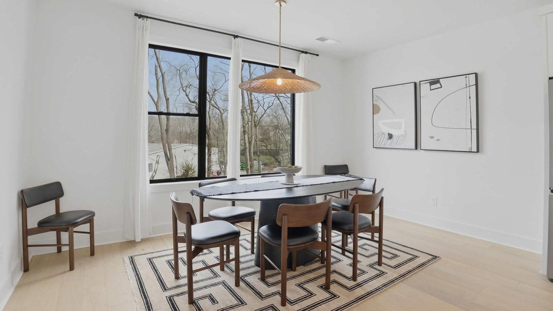 New Stylish Nash Townhouse W Hot Tub & Rooftop