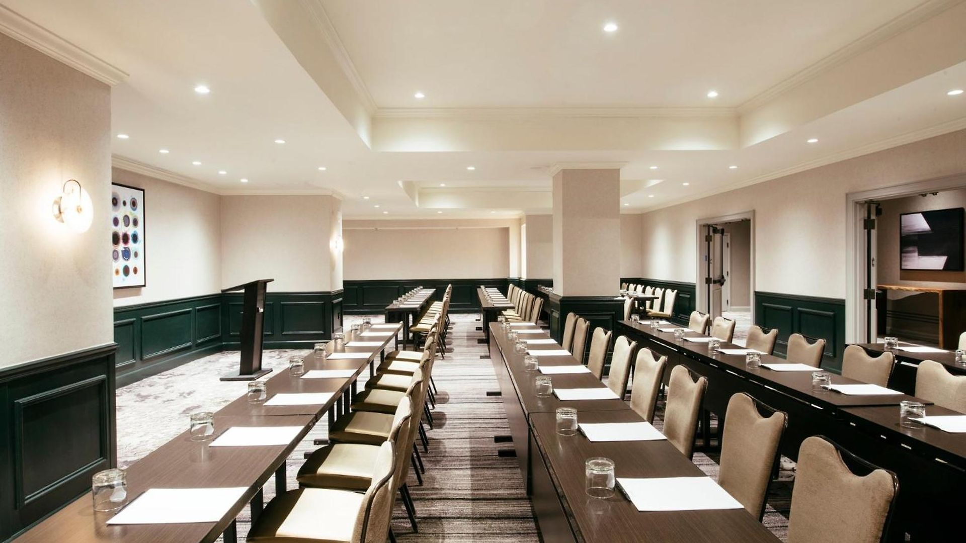 Loews At Vanderbilt Plaza 4*