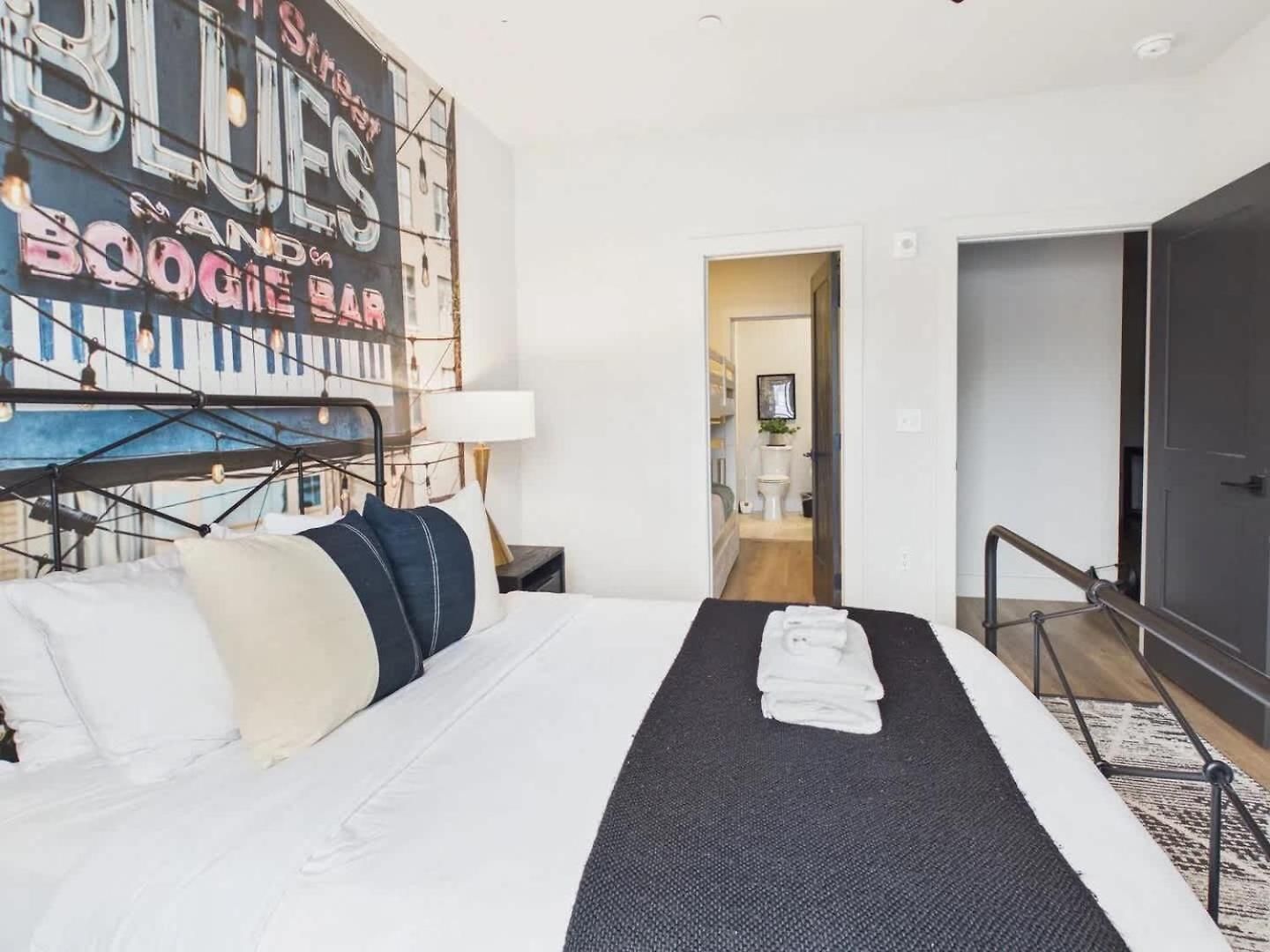 Symphony - Odyssey - Mins To Broadway - Pool & Gym Holiday home *