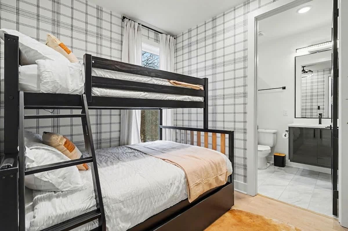 Halo-rooftop Patio & Game Room-mins To Broadway Holiday home *