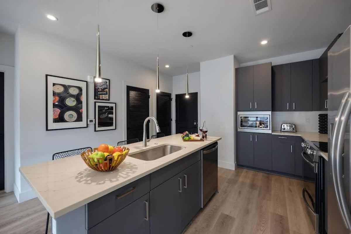 Holiday home Symphony - Odyssey - Mins To Broadway - Pool & Gym Nashville