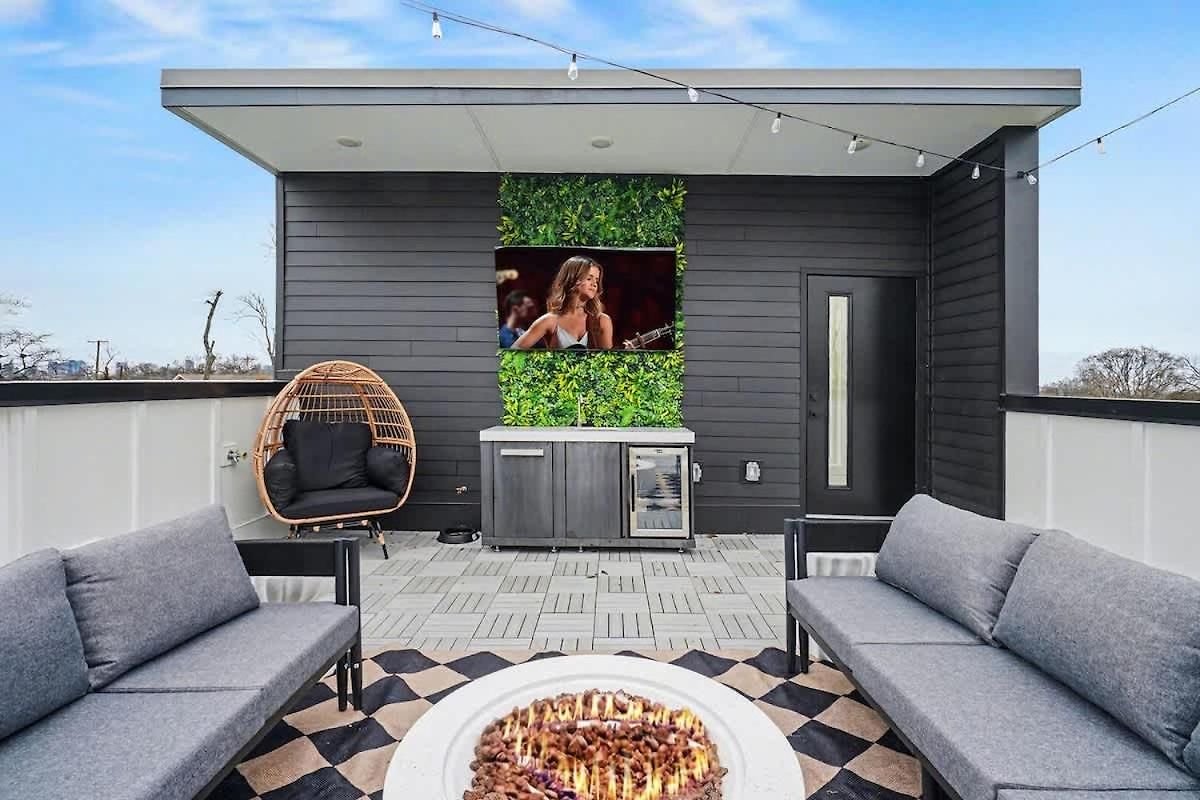 Halo-rooftop Patio & Game Room-mins To Broadway Holiday home *