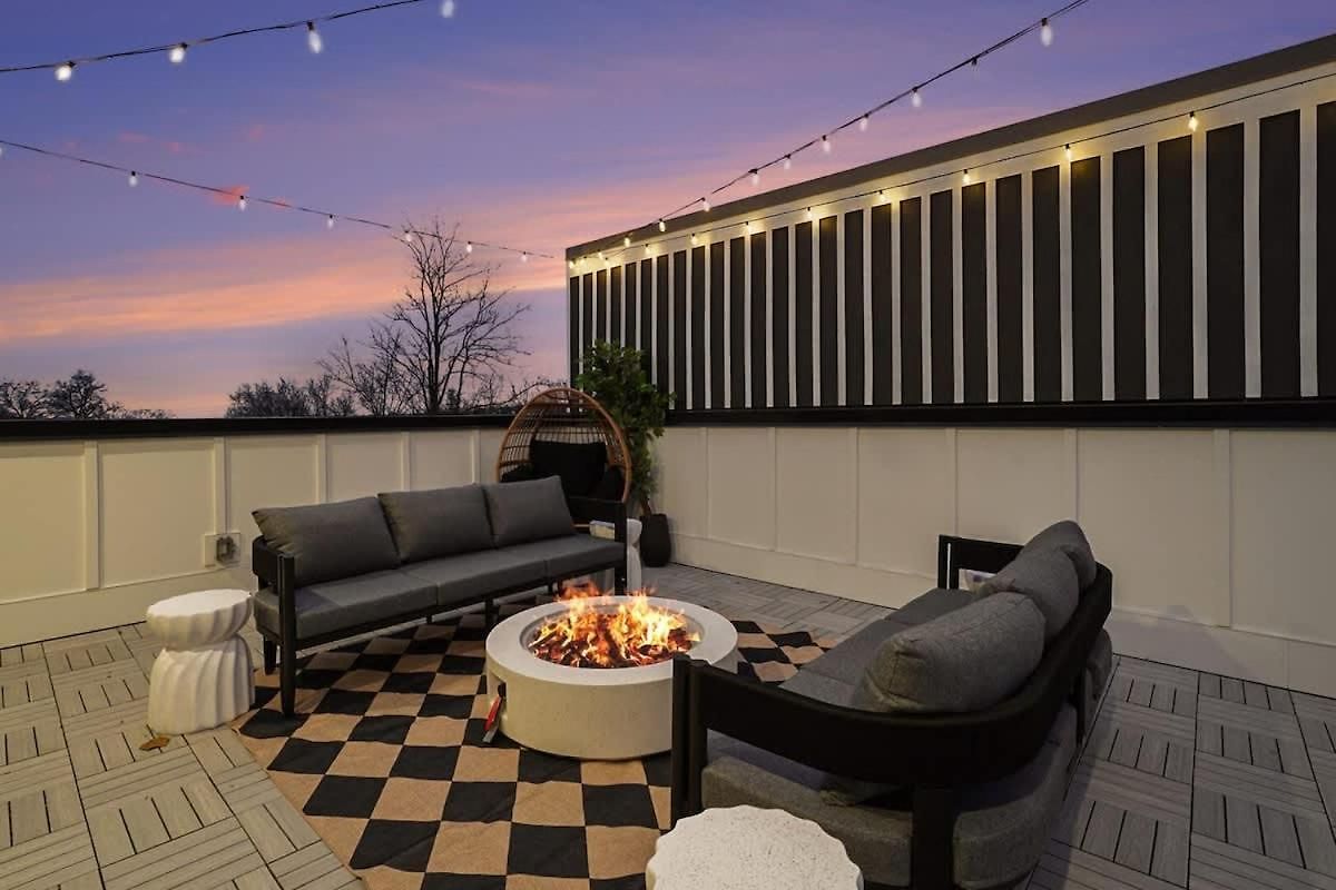 Halo-rooftop Patio & Game Room-mins To Broadway Holiday home Nashville