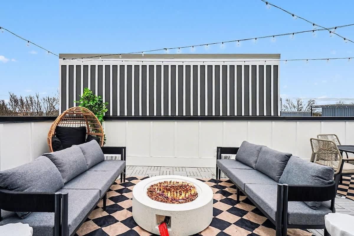 Halo-rooftop Patio & Game Room-mins To Broadway