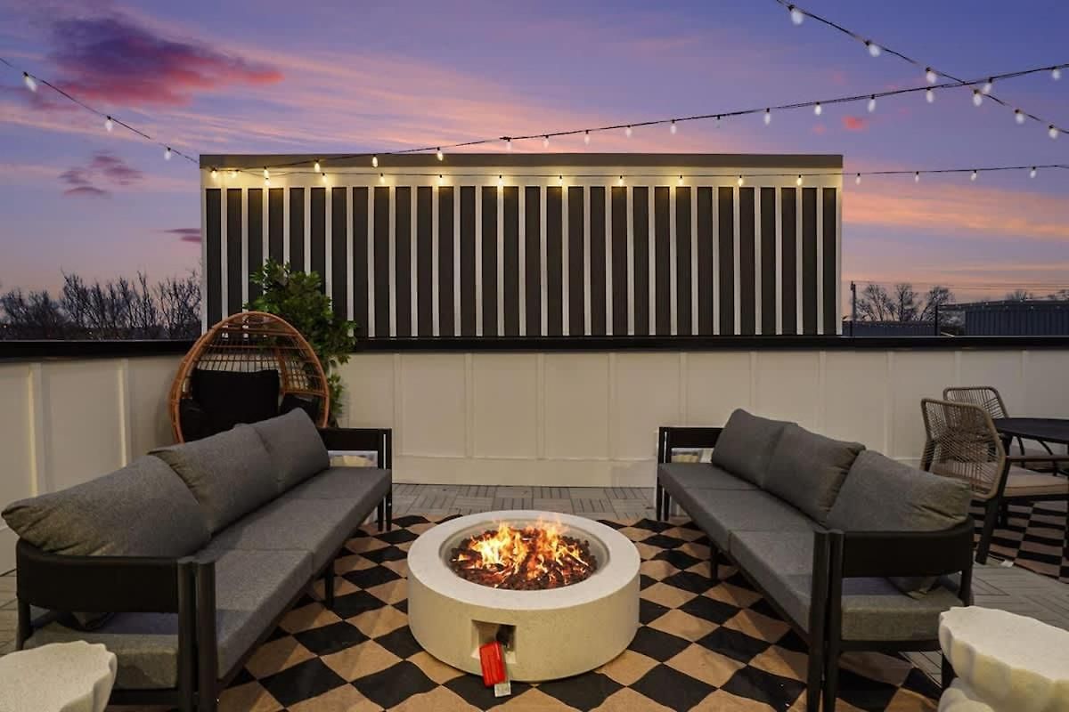 Halo-rooftop Patio & Game Room-mins To Broadway *
