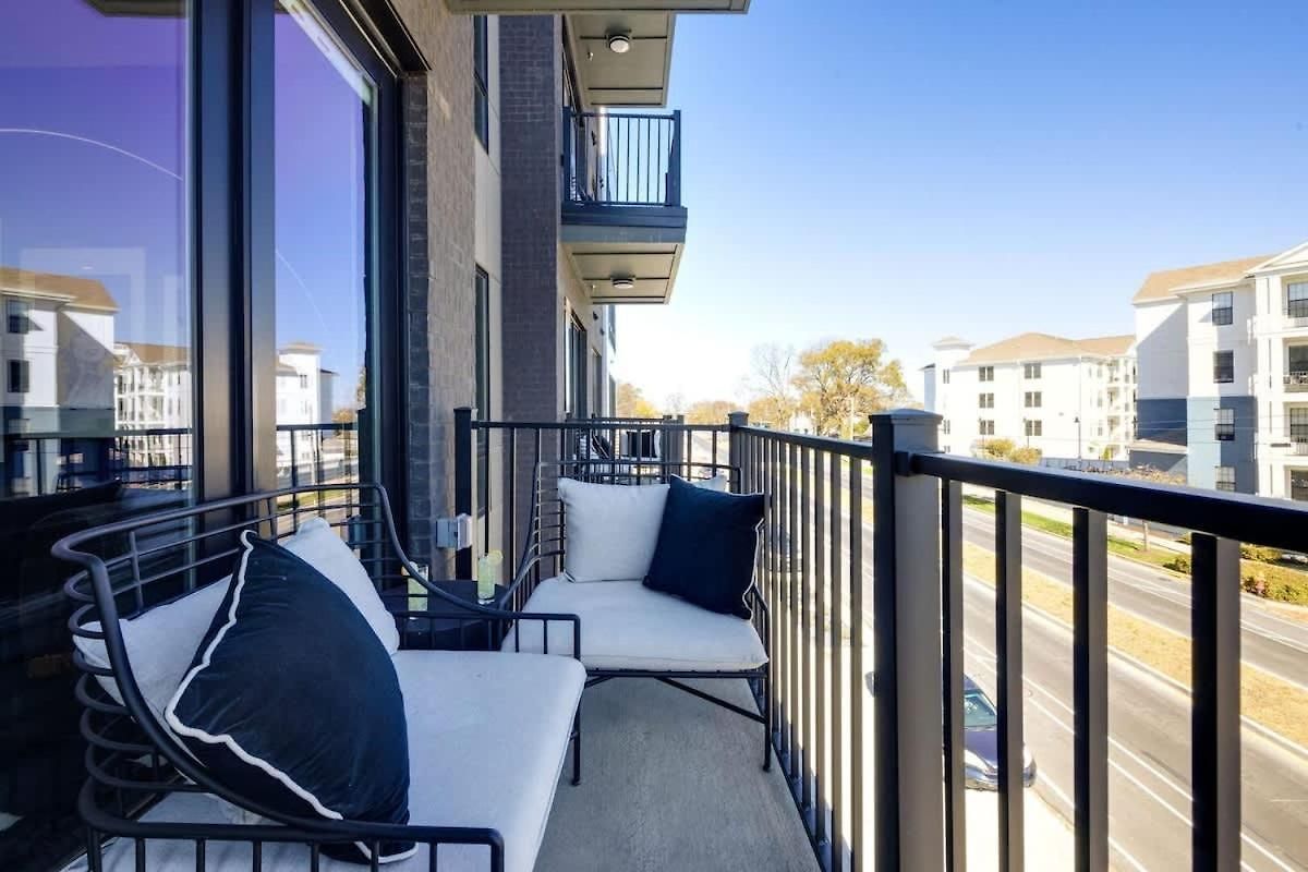 Symphony - Odyssey - Mins To Broadway - Pool & Gym Nashville
