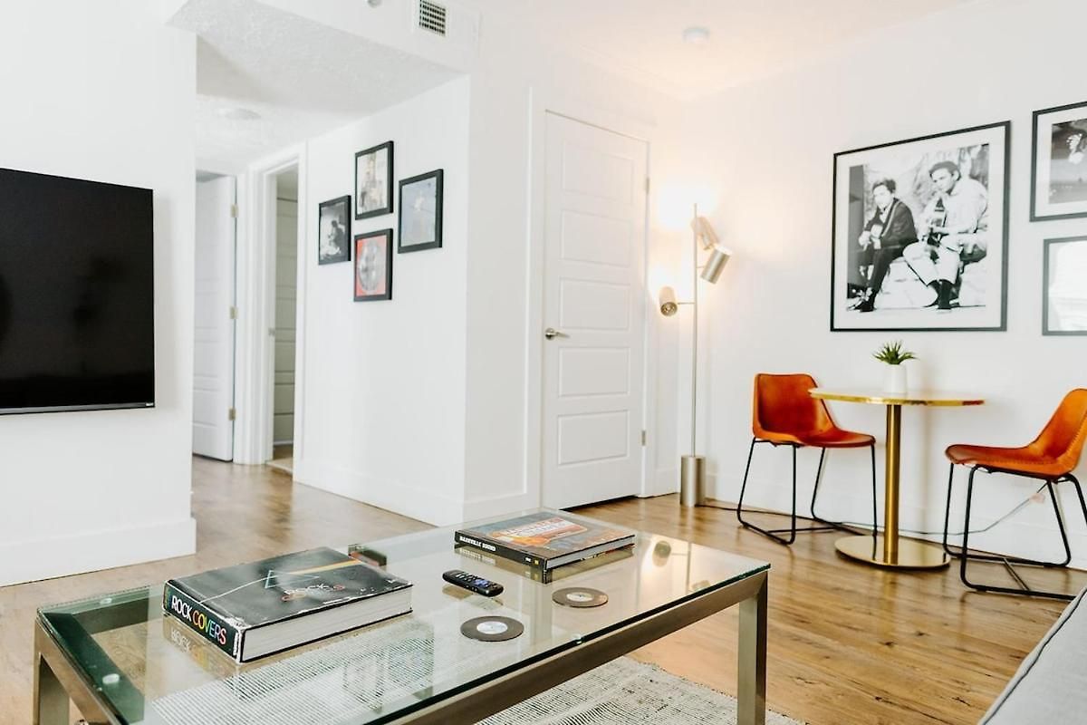 The Vinyl At Music Row - 1 Bedroom Apartment