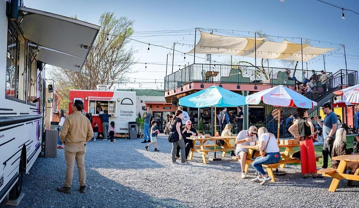 Holiday home Spacious Dog Friendly 3 Bedroom Townhome, Grill, Patio 3 Blocks To Grocer, 5 Mins To 5 Points, 15 Mins To Broadway, 24 Hour Hospitality Team, Perfect For Families Nashville
