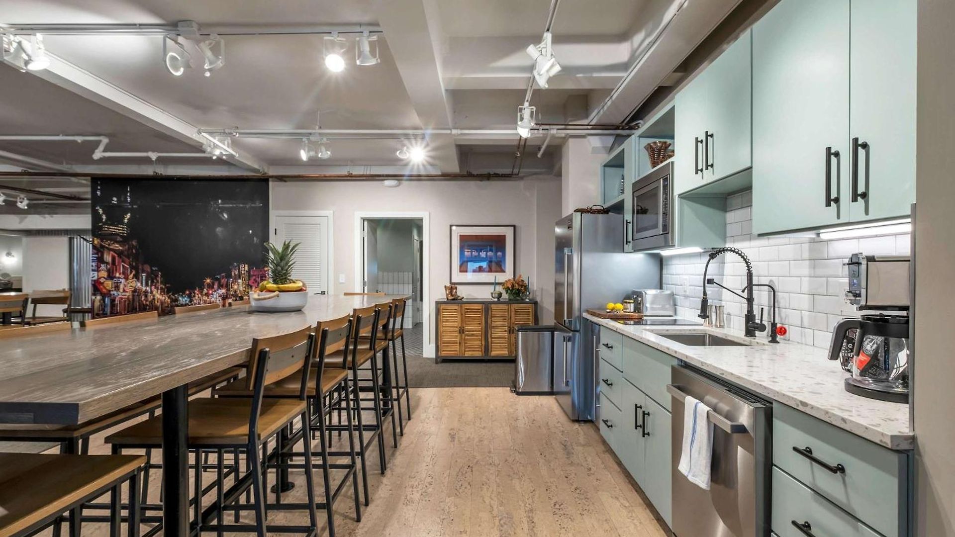 Apartment Honky Tonk 6 Bedroom By Maddox *
