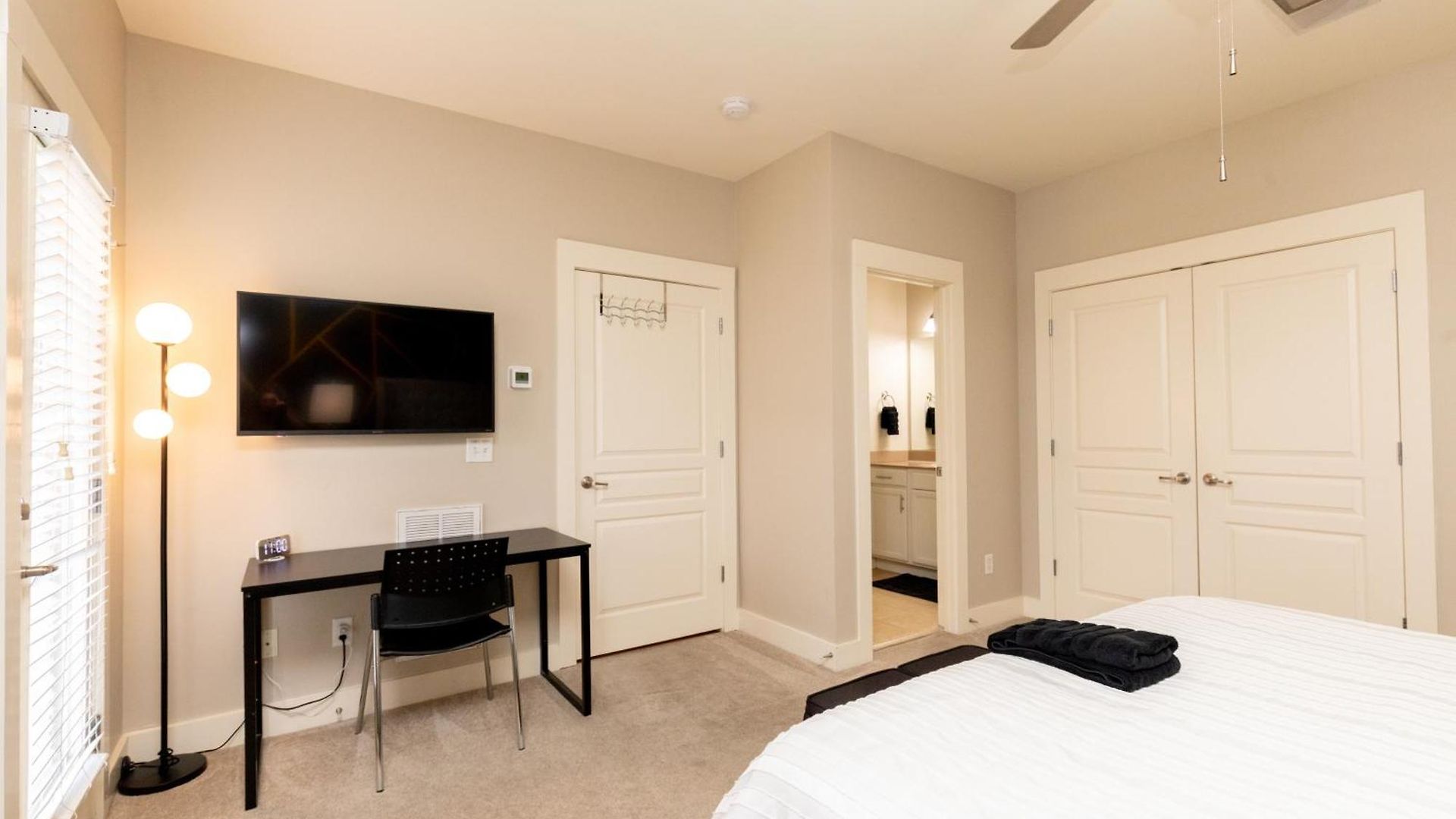 The Johnny Cash - Music Row District - Free Garage Parking - King Bed * Nashville