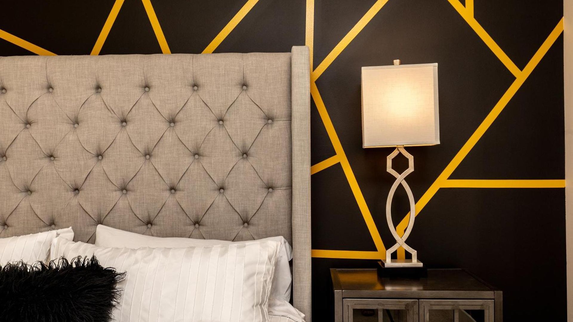 The Johnny Cash - Music Row District - Free Garage Parking - King Bed *