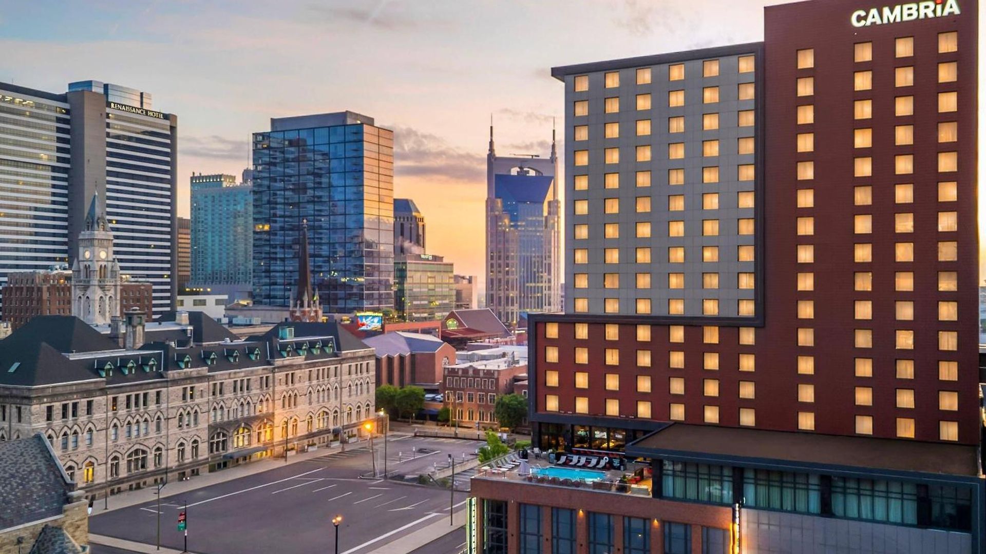 Hotel Cambria Downtown