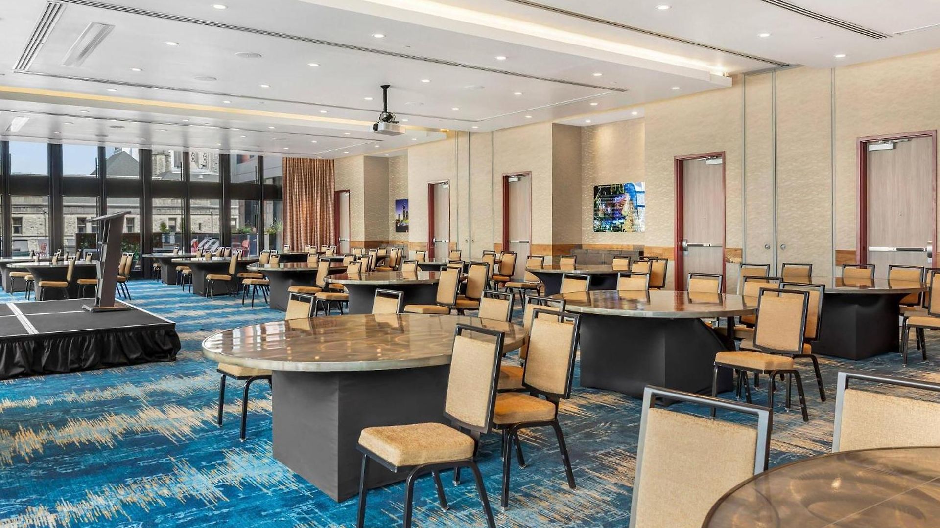 Cambria Downtown Hotel 4*