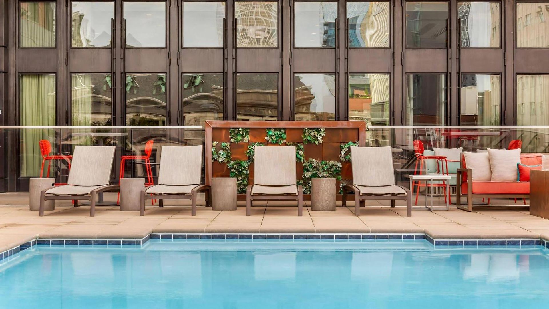 Cambria Downtown 4*