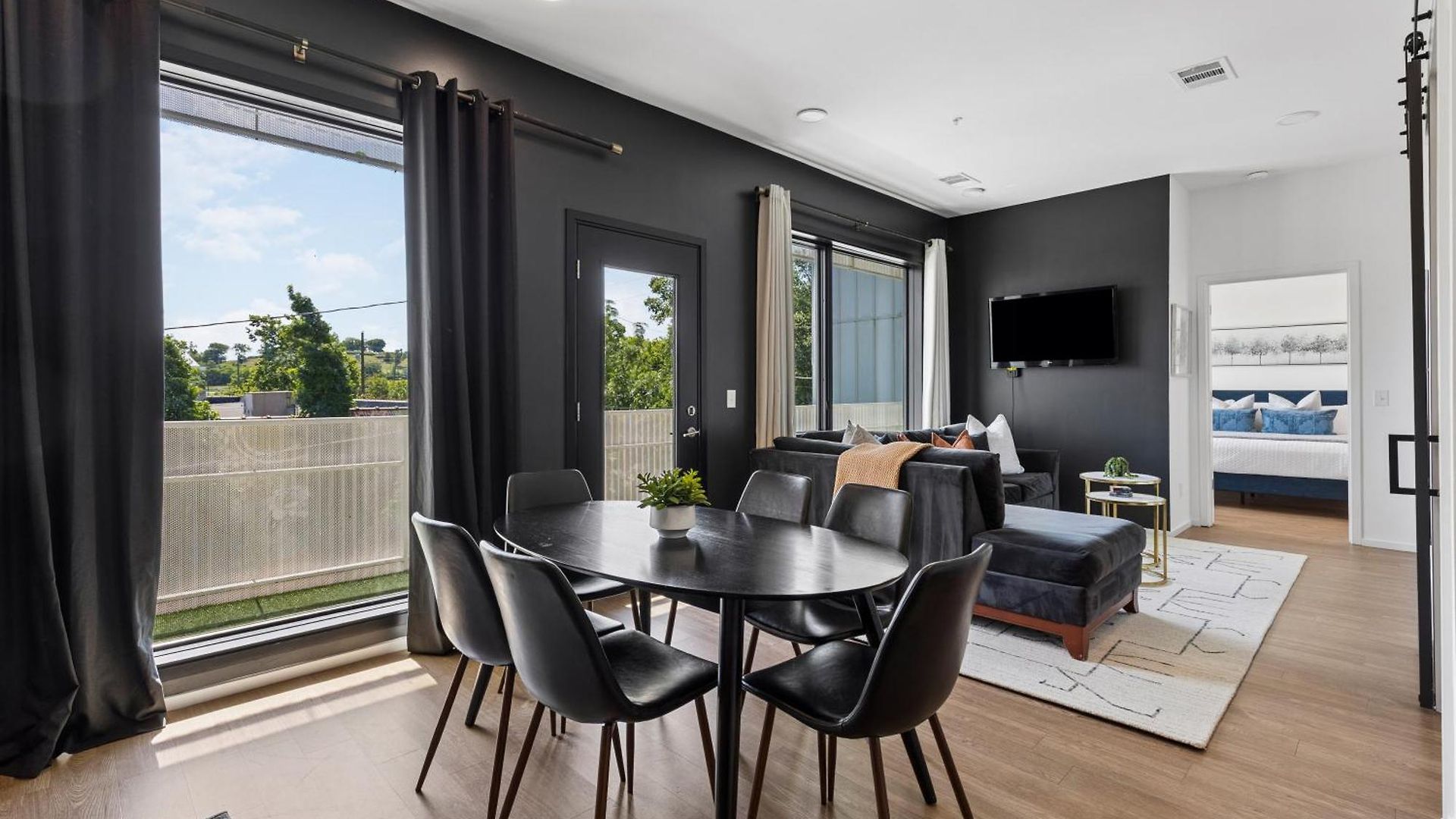 Gulch With Pool Gym Private Patio & Garage Holiday home Nashville