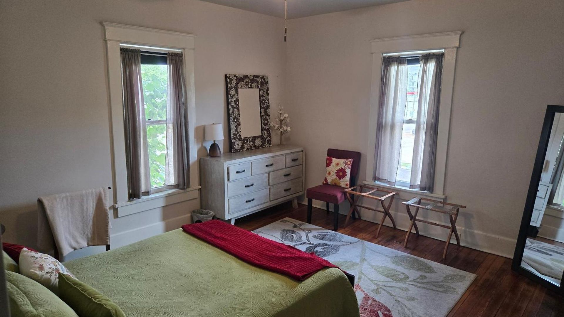 Apartment East Upstairs Apartment, One Queen Br, 2 Twin Br,1bath In Five Points, Close To Downtown Nashville