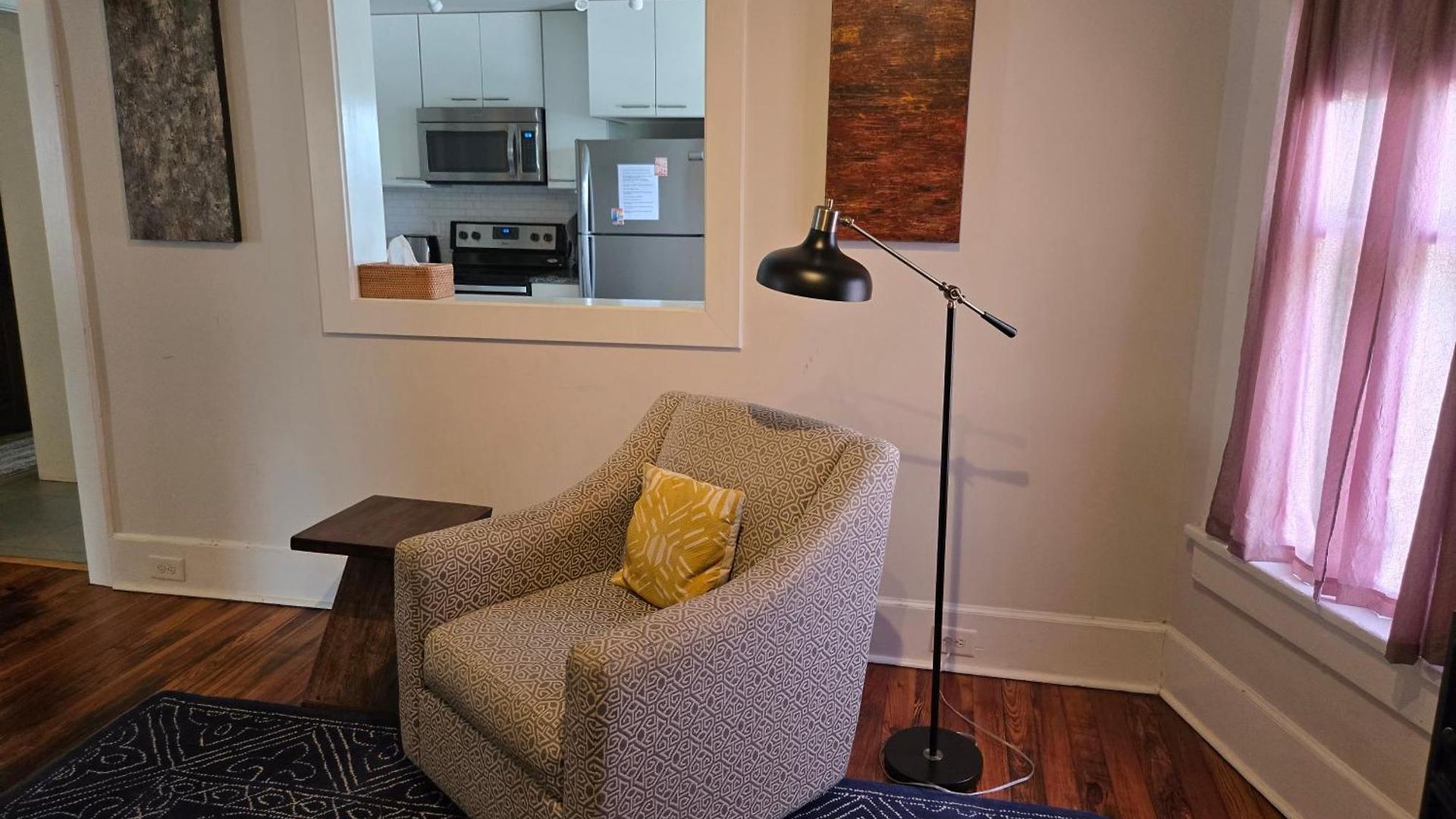 Apartment East Upstairs Apartment, One Queen Br, 2 Twin Br,1bath In Five Points, Close To Downtown